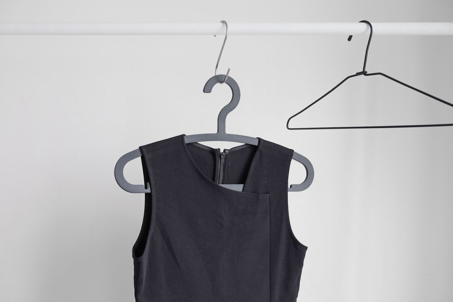 Découvrez comment créer un dressing capsule, pour avoir une garde-robe minimaliste et efficace